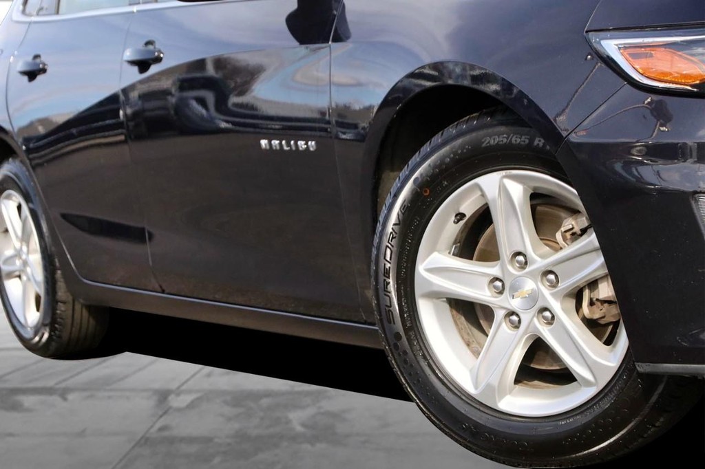 Chevrolet Malibu Vehicle Full-screen Gallery Image 03