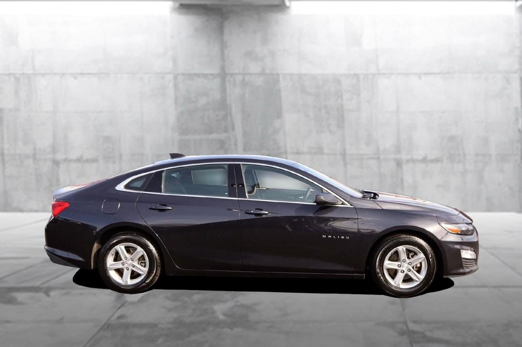 Chevrolet Malibu Vehicle Full-screen Gallery Image 05