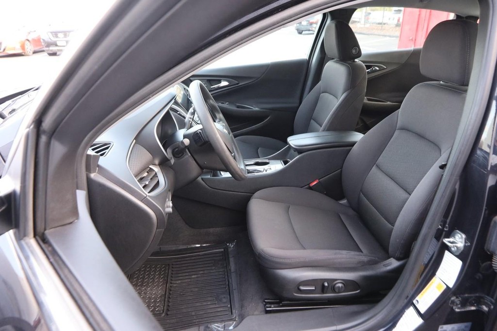 Chevrolet Malibu Vehicle Full-screen Gallery Image 08