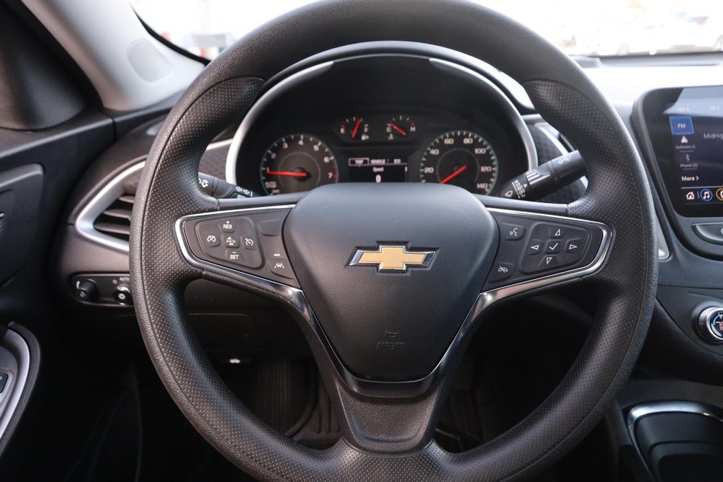 Chevrolet Malibu Vehicle Full-screen Gallery Image 10