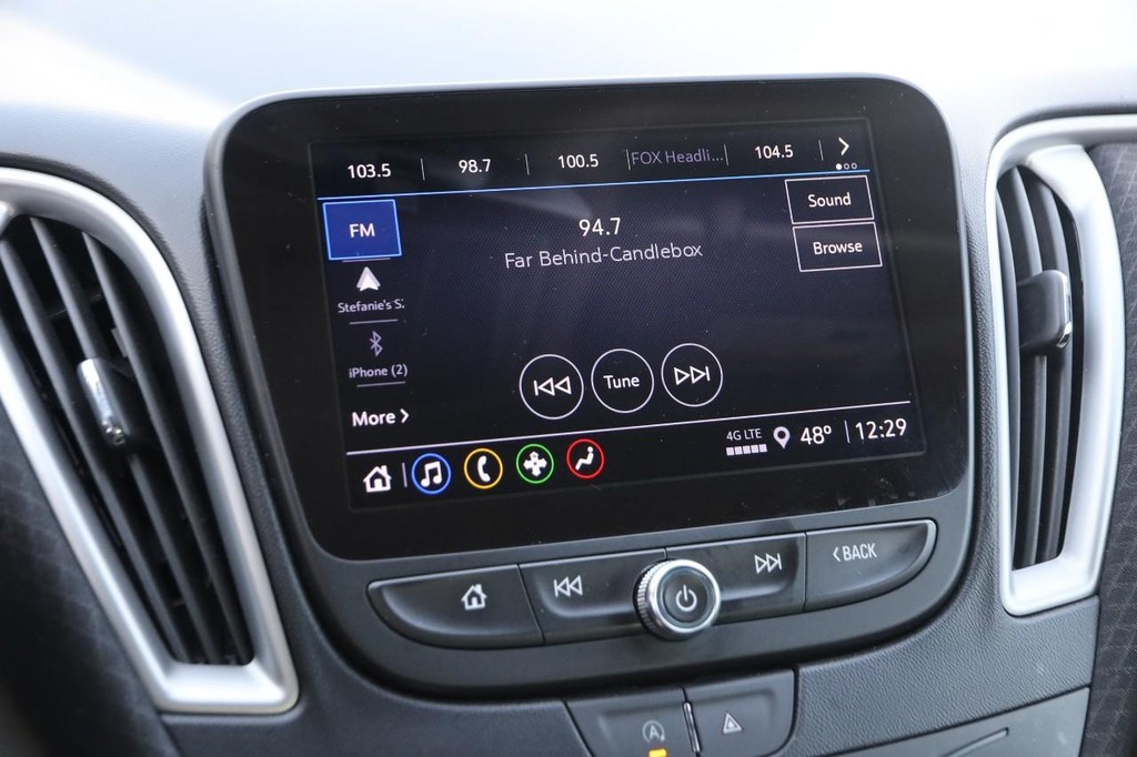 Chevrolet Malibu Vehicle Full-screen Gallery Image 16