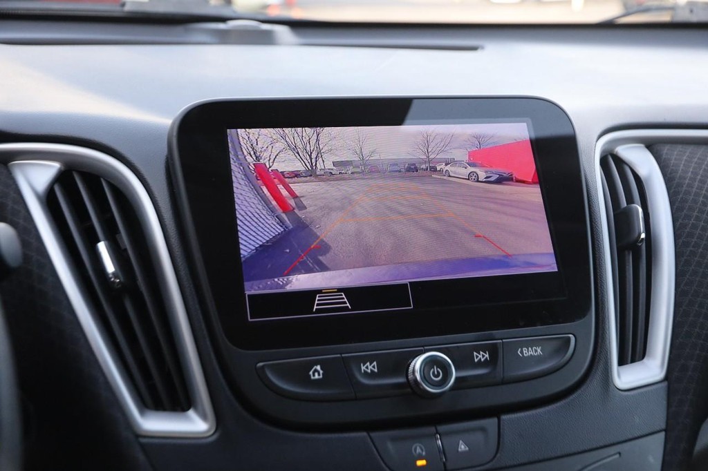 Chevrolet Malibu Vehicle Full-screen Gallery Image 17