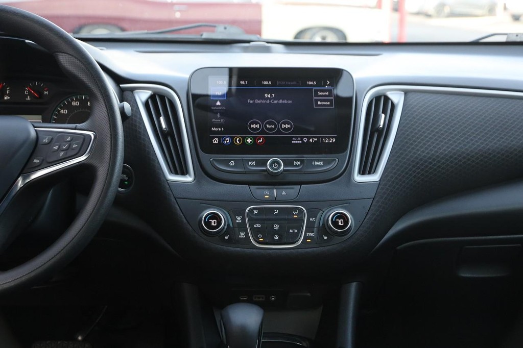 Chevrolet Malibu Vehicle Full-screen Gallery Image 23