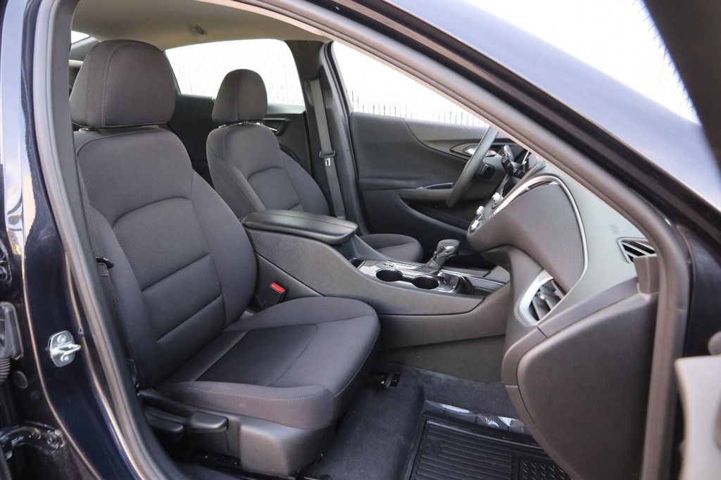 Chevrolet Malibu Vehicle Full-screen Gallery Image 25