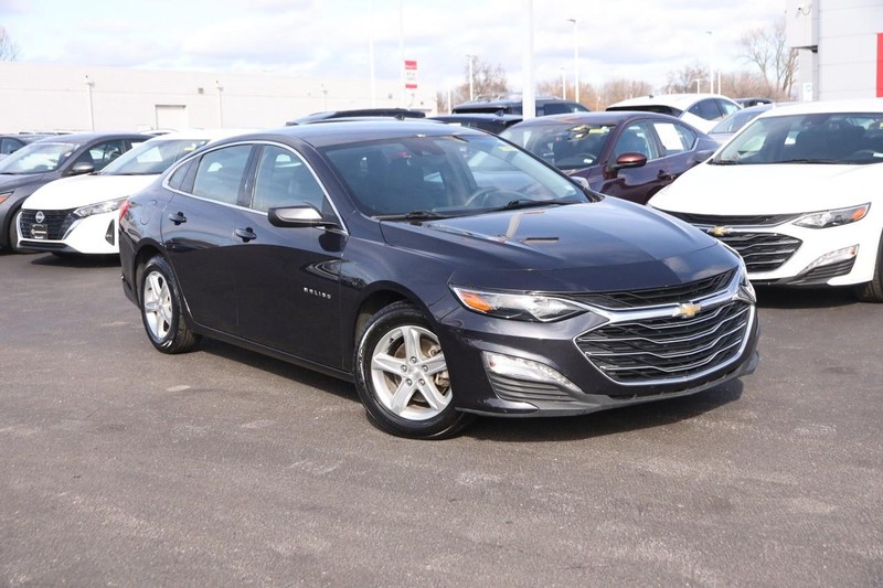Chevrolet Malibu Vehicle Full-screen Gallery Image 2