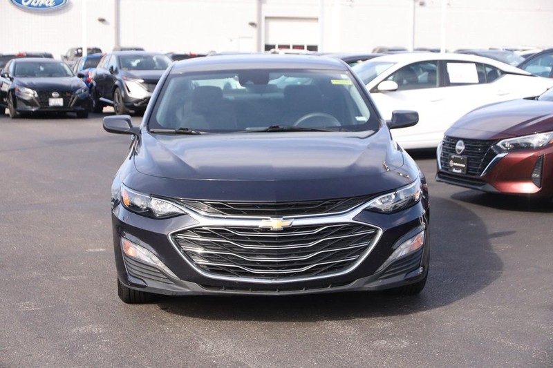Chevrolet Malibu Vehicle Full-screen Gallery Image 4