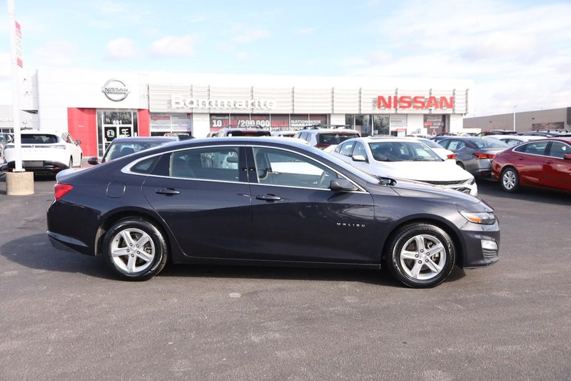 Chevrolet Malibu Vehicle Full-screen Gallery Image 5