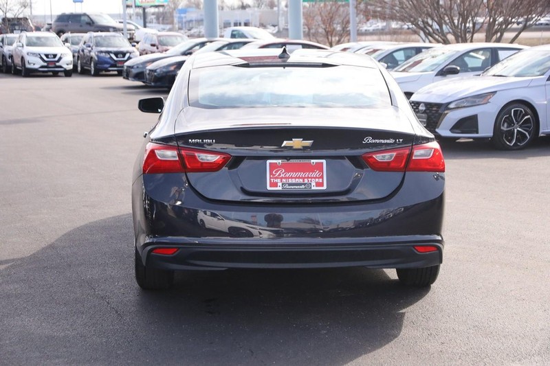 Chevrolet Malibu Vehicle Full-screen Gallery Image 6