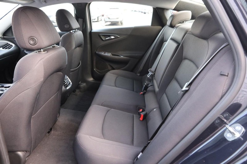 Chevrolet Malibu Vehicle Full-screen Gallery Image 9