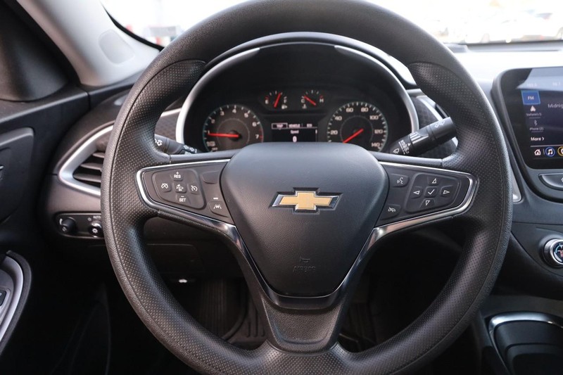 Chevrolet Malibu Vehicle Full-screen Gallery Image 10