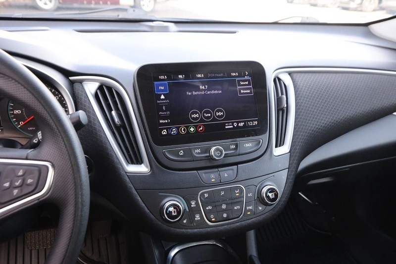 Chevrolet Malibu Vehicle Full-screen Gallery Image 15