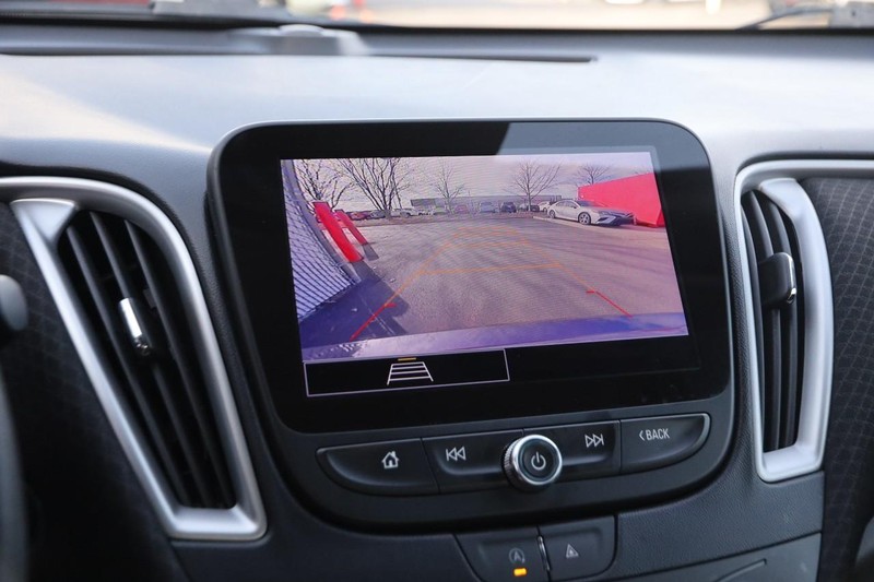 Chevrolet Malibu Vehicle Full-screen Gallery Image 17