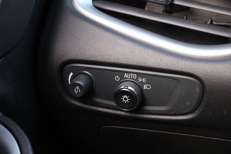 Chevrolet Malibu Vehicle Full-screen Gallery Image 19