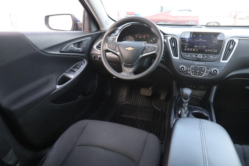 Chevrolet Malibu Vehicle Full-screen Gallery Image 21