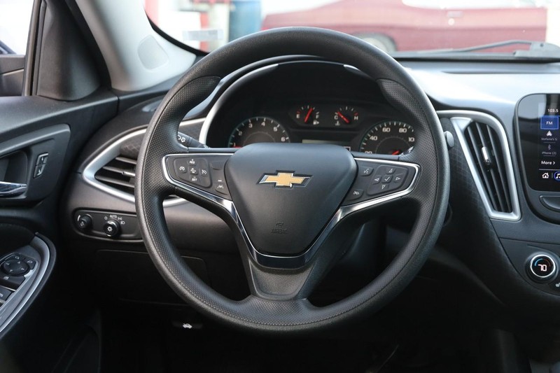 Chevrolet Malibu Vehicle Full-screen Gallery Image 22