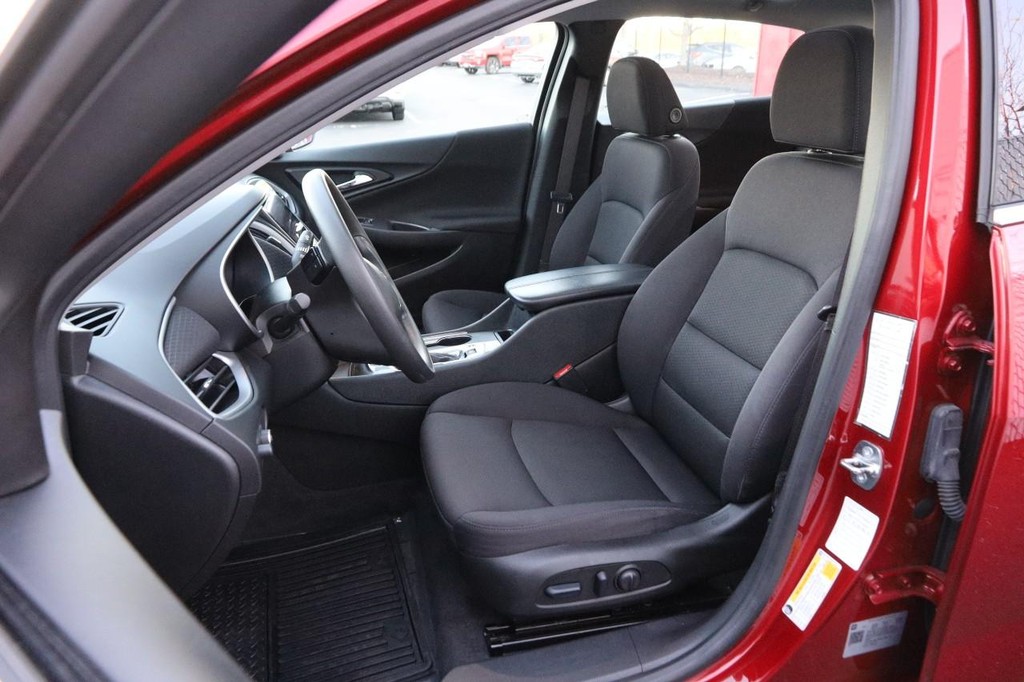 Chevrolet Malibu Vehicle Image 09