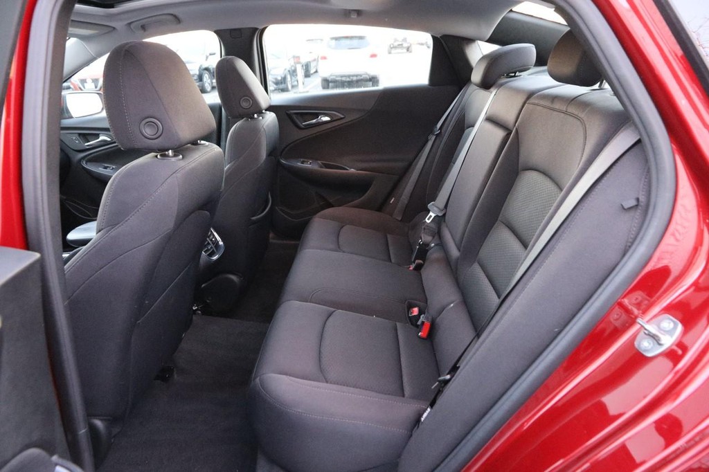 Chevrolet Malibu Vehicle Image 10