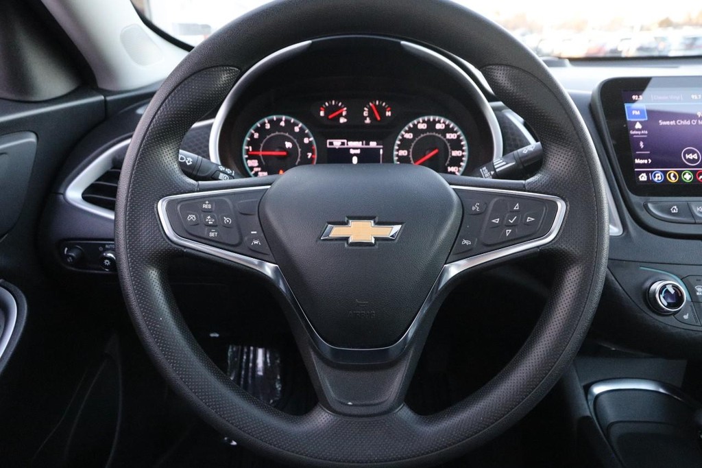 Chevrolet Malibu Vehicle Image 11