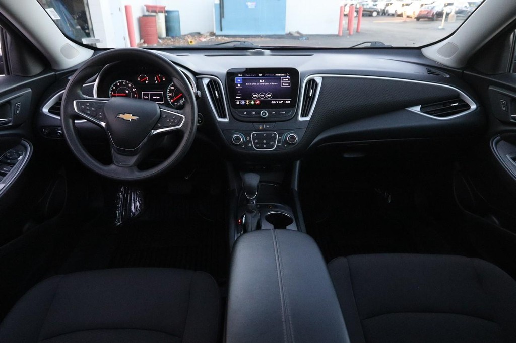 Chevrolet Malibu Vehicle Image 16