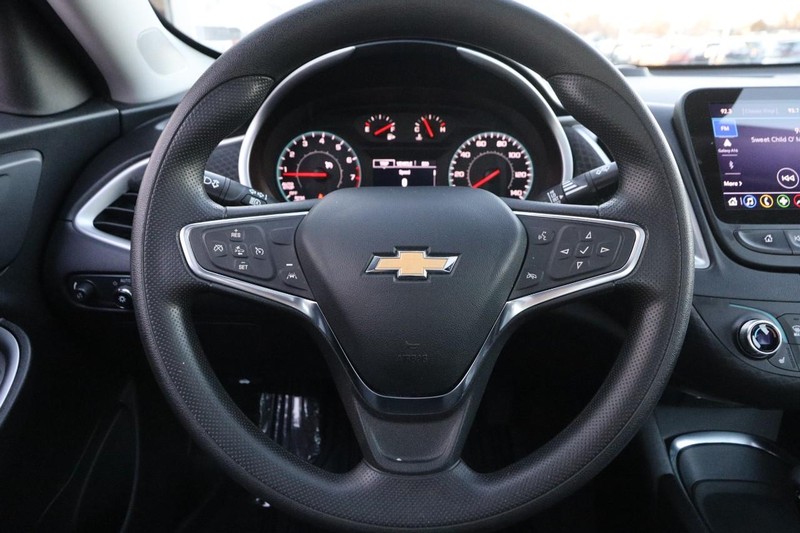 Chevrolet Malibu Vehicle Image 11