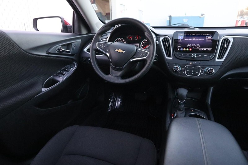 Chevrolet Malibu Vehicle Image 17