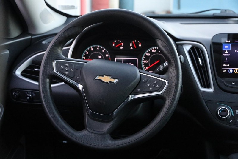 Chevrolet Malibu Vehicle Image 18