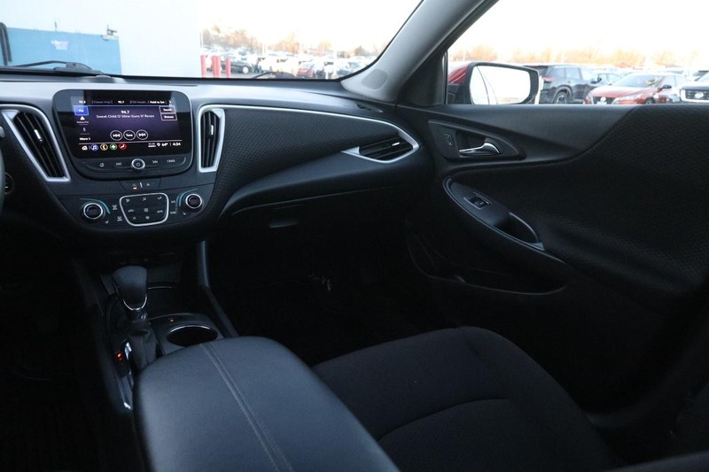 Chevrolet Malibu Vehicle Image 20