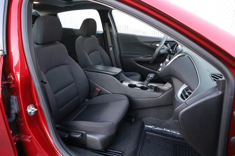 Chevrolet Malibu Vehicle Image 21