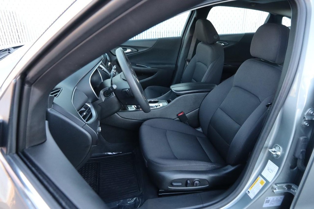 Chevrolet Malibu Vehicle Image 09