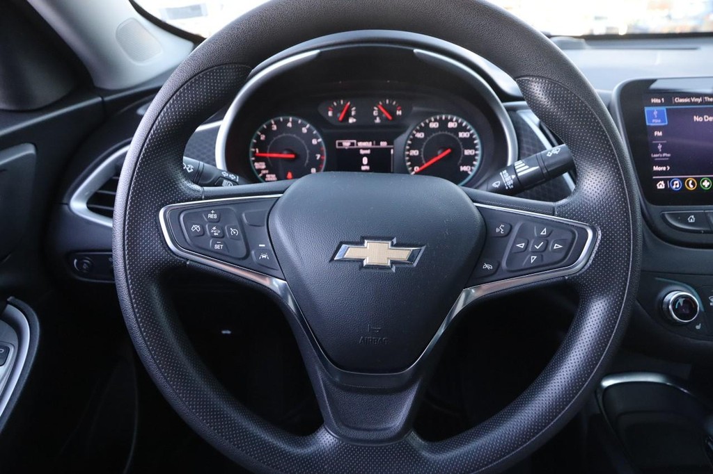 Chevrolet Malibu Vehicle Image 11