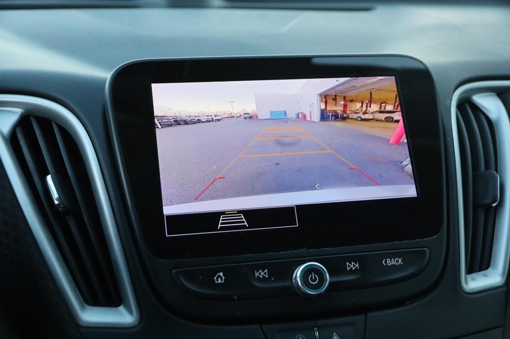 Chevrolet Malibu Vehicle Image 17