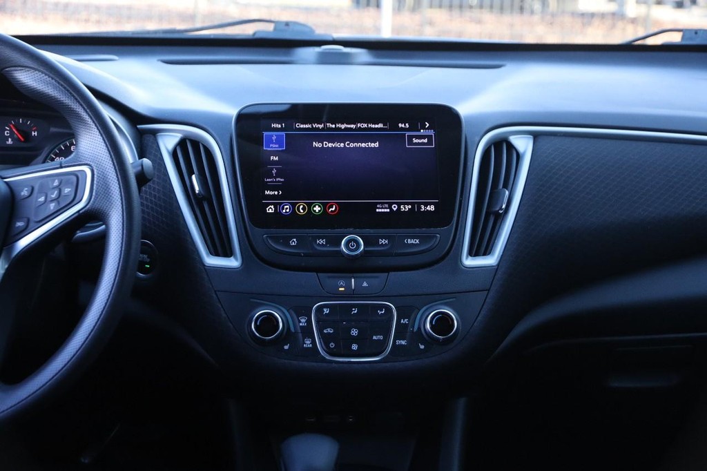 Chevrolet Malibu Vehicle Image 23