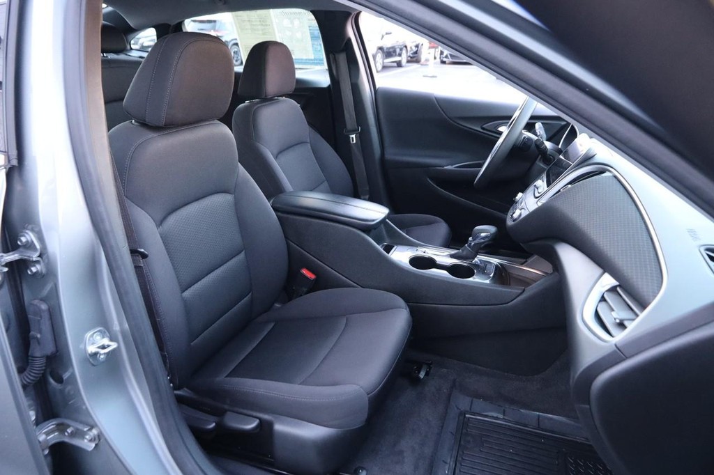 Chevrolet Malibu Vehicle Image 25