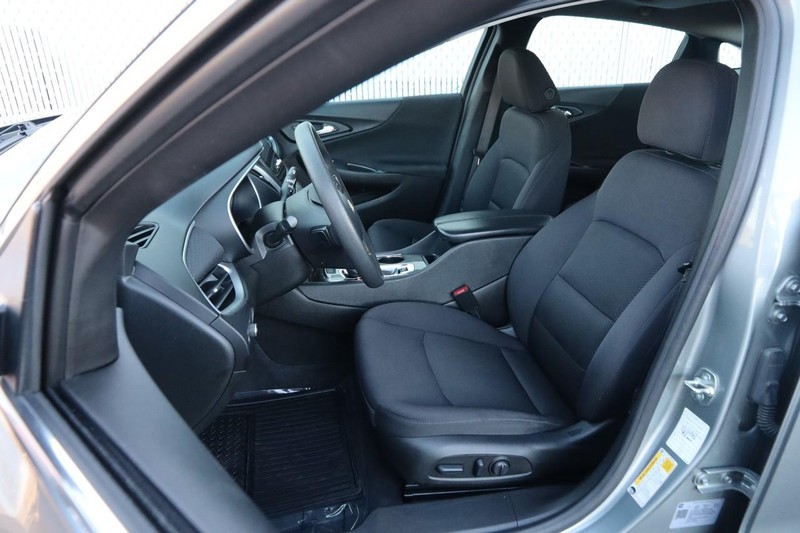 Chevrolet Malibu Vehicle Image 09