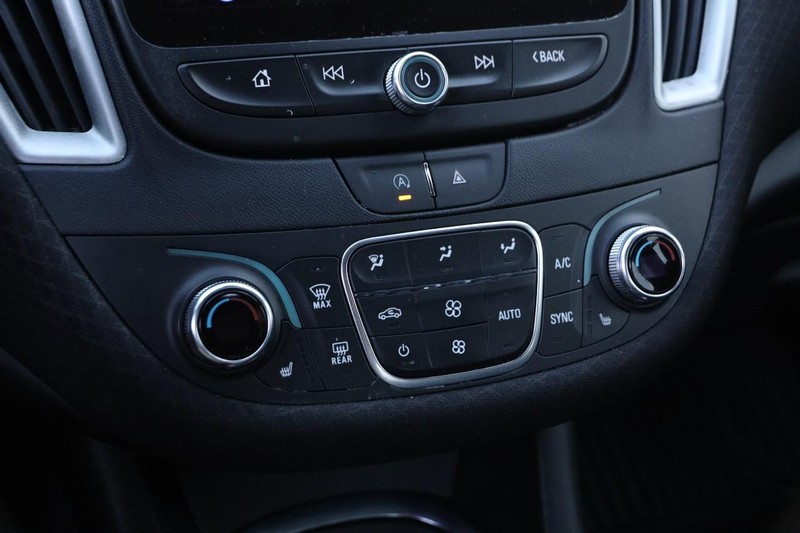 Chevrolet Malibu Vehicle Image 18