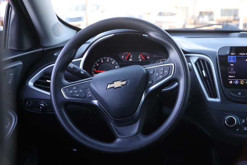 Chevrolet Malibu Vehicle Image 22