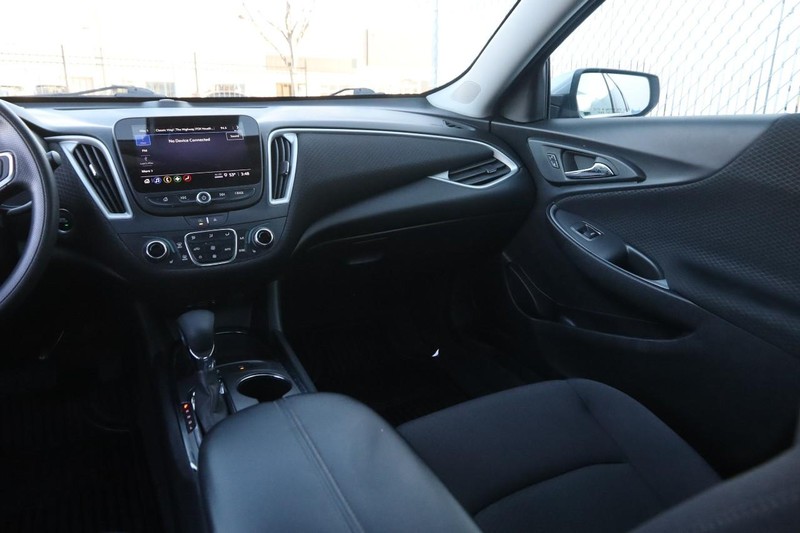 Chevrolet Malibu Vehicle Image 24