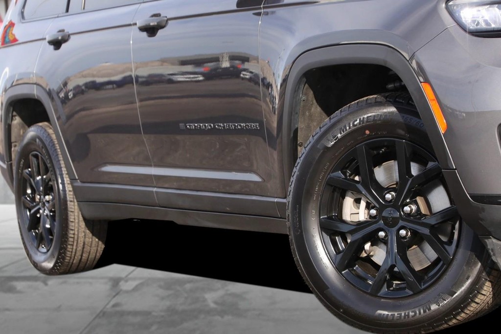 Jeep Grand Cherokee L Vehicle Image 03