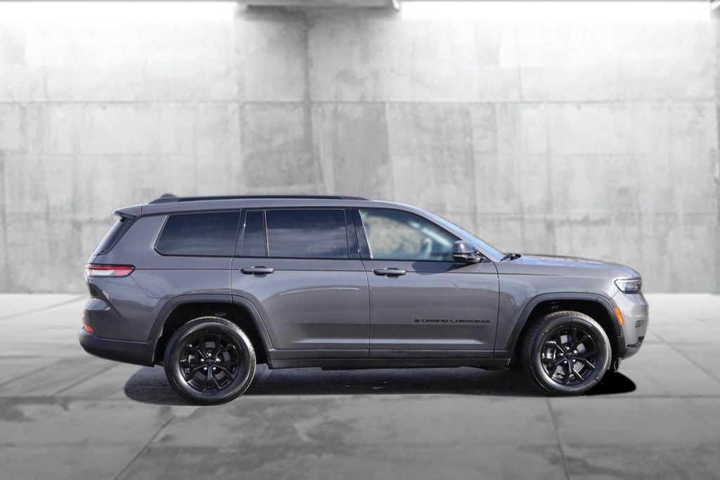 Jeep Grand Cherokee L Vehicle Image 05