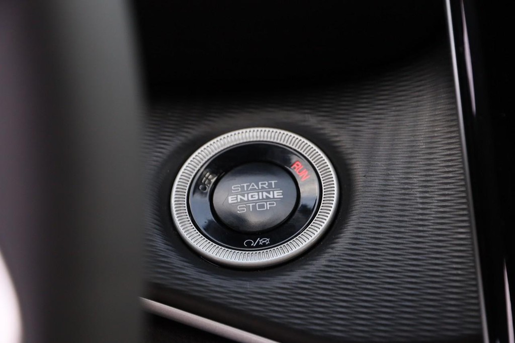 Jeep Grand Cherokee L Vehicle Image 15