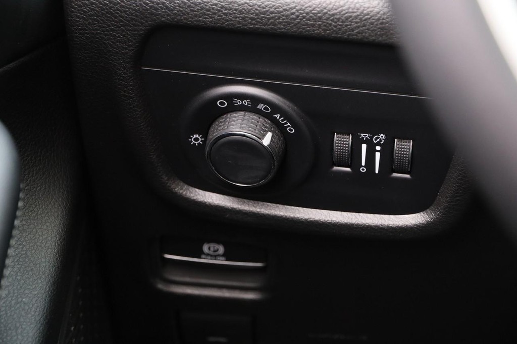 Jeep Grand Cherokee L Vehicle Image 20