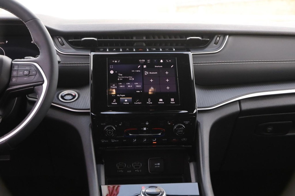 Jeep Grand Cherokee L Vehicle Image 24