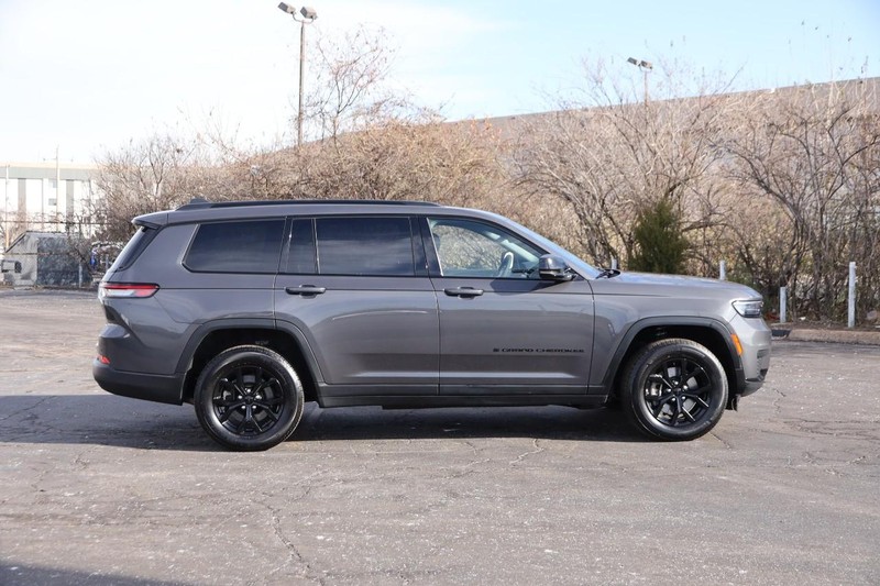 Jeep Grand Cherokee L Vehicle Full-screen Gallery Image 5