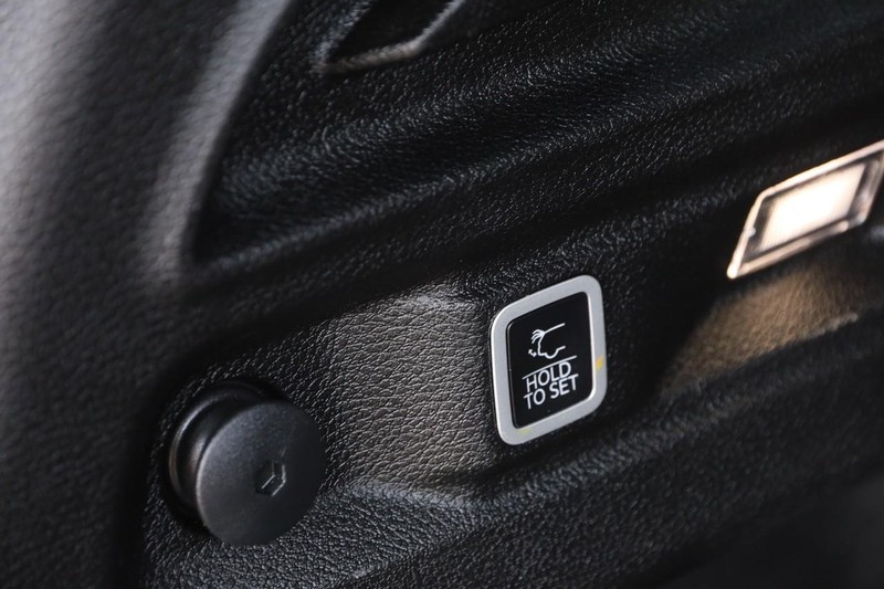 Jeep Grand Cherokee L Vehicle Full-screen Gallery Image 8