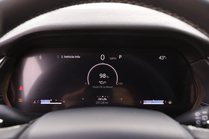 Jeep Grand Cherokee L Vehicle Full-screen Gallery Image 14