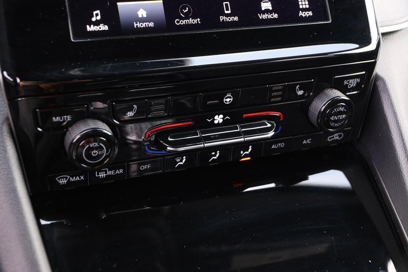 Jeep Grand Cherokee L Vehicle Full-screen Gallery Image 18