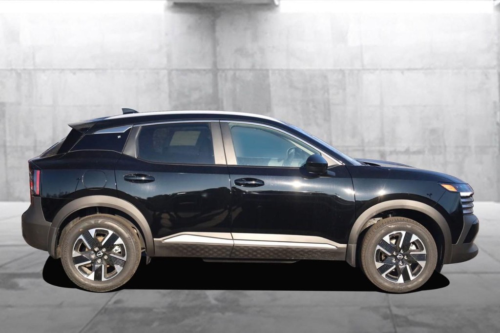 Nissan Kicks Vehicle Image 05