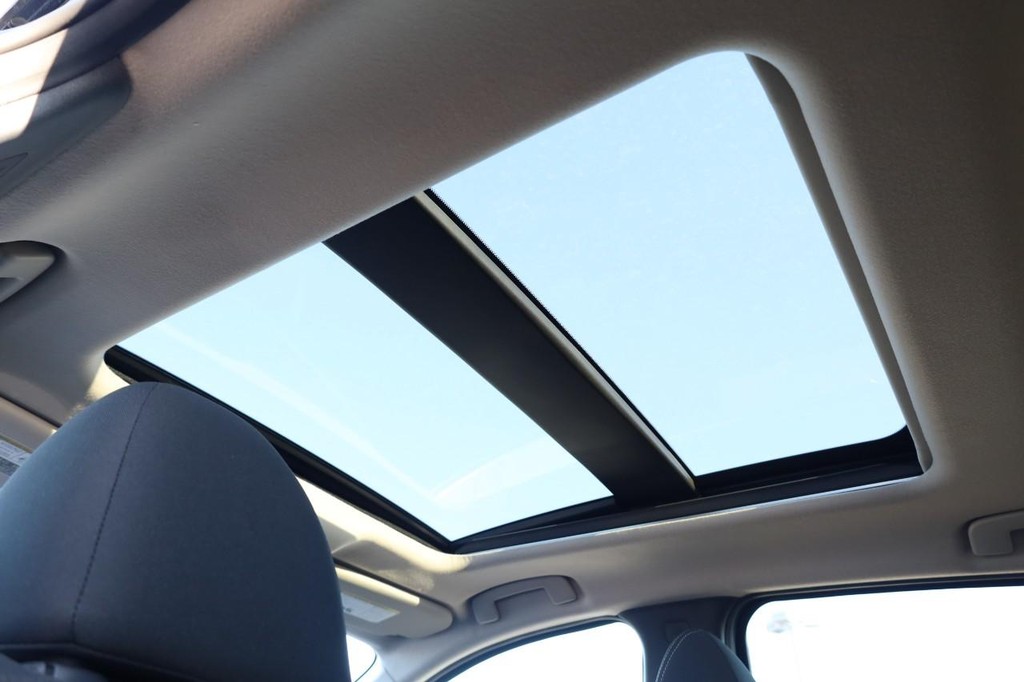 Nissan Kicks Vehicle Image 09