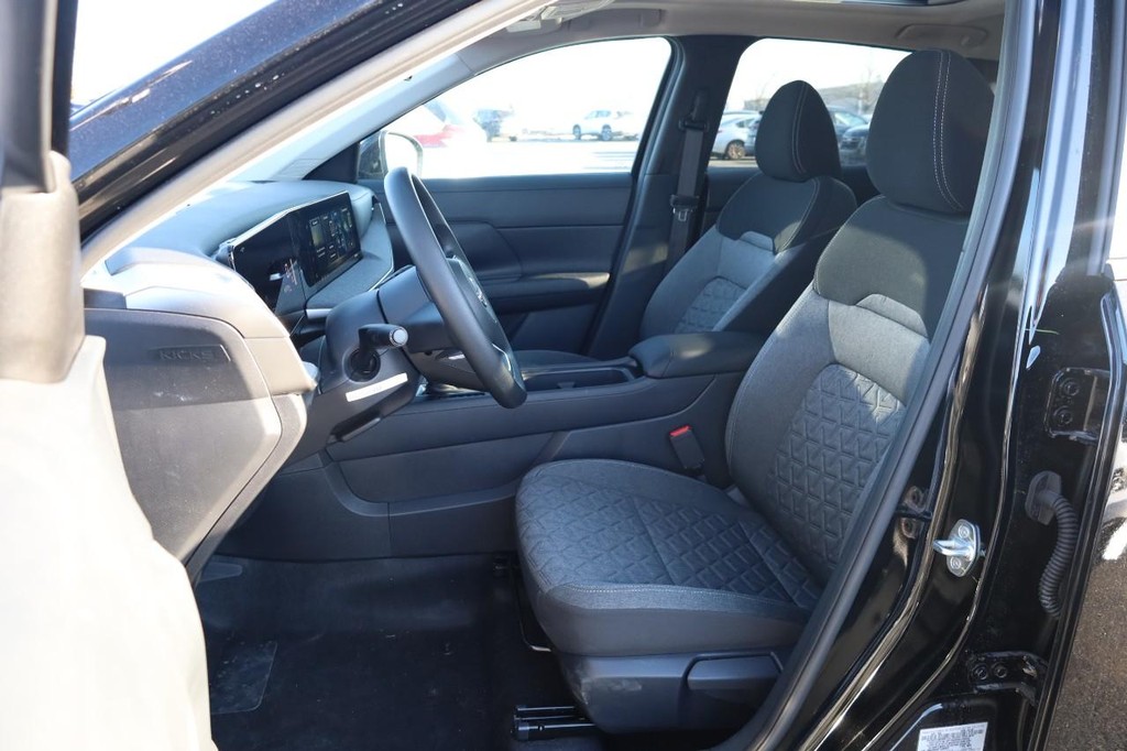 Nissan Kicks Vehicle Image 10