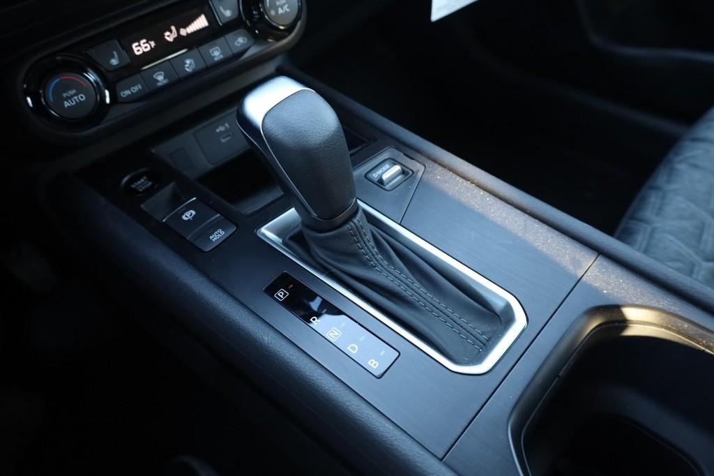 Nissan Kicks Vehicle Image 18